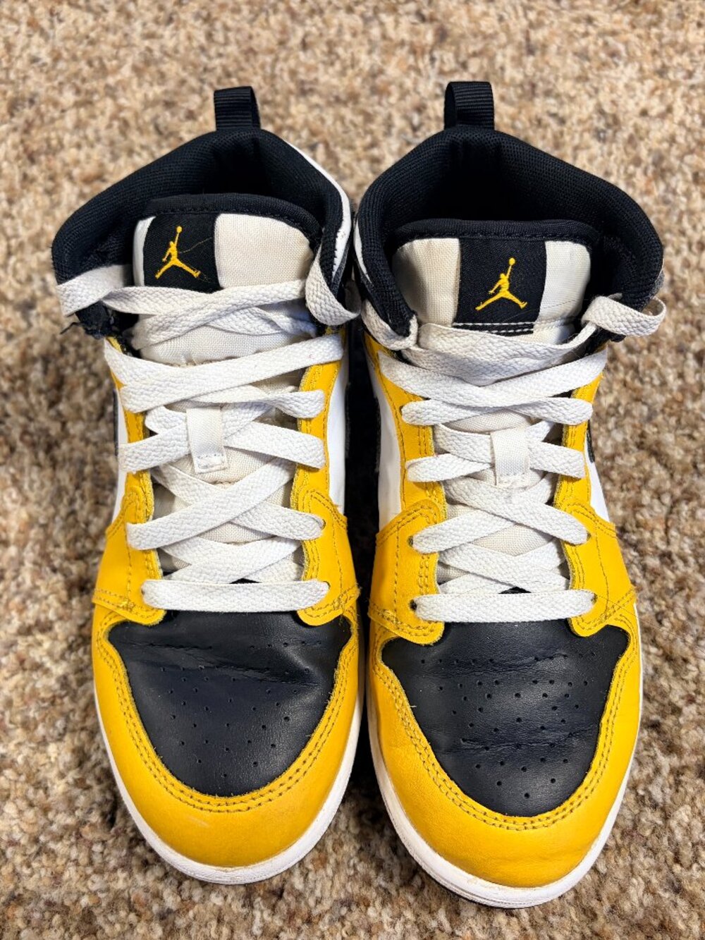 Kids Nike Air Jordan Mid 1 Sneakers Preowned - White/Black/Gold - Size 2Y - 2205